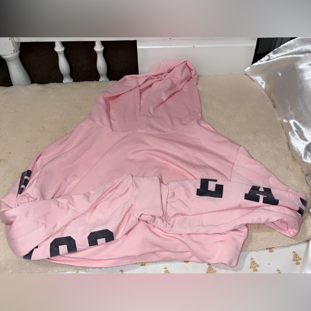 long sleeve pink crop top